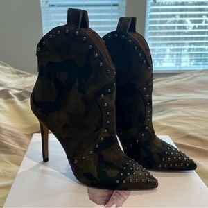 Jessica Simpson Studded Camo print Bootie, Size 6.5